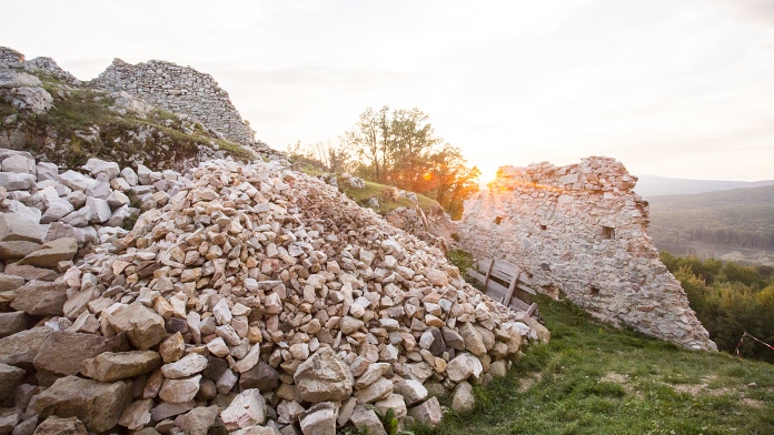 skauting-projekt-odklinanie-hradov-1