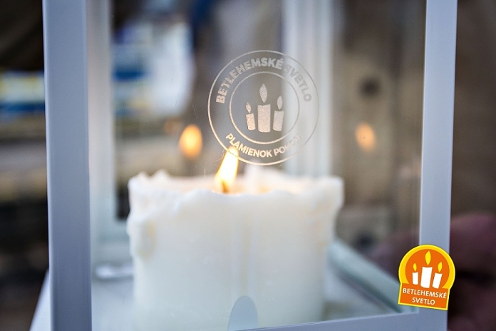 skauting-betlehemskesvetlo-sviecka-lampas_suvak