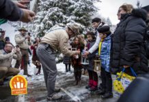 Betlehemské svetlo je na Slovensku. Skauti ho ako symbol pokoja, lásky a mieru priniesli na naše východné hranice a dúfajú, že ľuďom na Ukrajine prinesie nádej