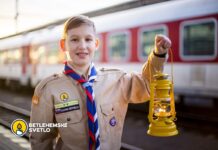 Betlehemské svetlo opäť precestuje Slovensko vlakmi, skauti ho vynesú aj na Lomnický štít